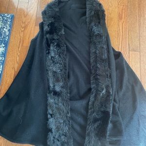 Fflowy sweater vest with fur detail from small boutique